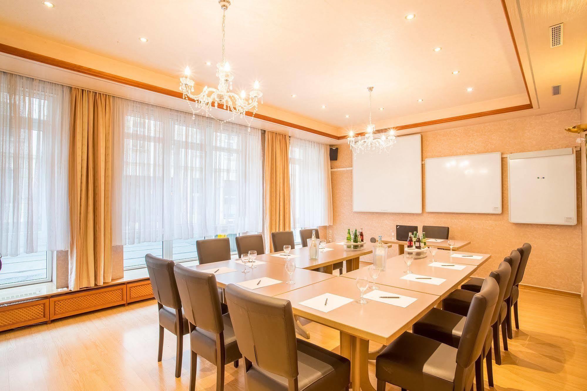 Astoria Hotel 4*