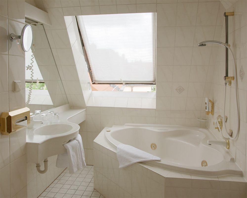 Astoria Hotel 4*